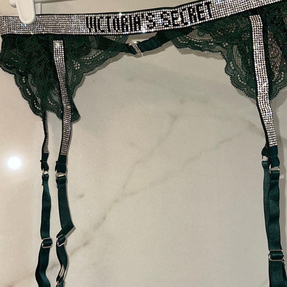 Lingerie - Picture 3 of 6